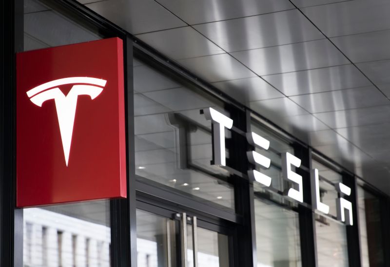 Tesla eröffnet Center in Buchs-Aarau 