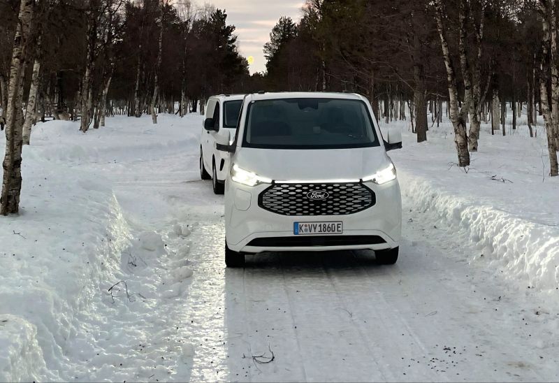 Mehr Reichweite, schnelleres Laden: Ford E-Transit Custom wird effizienter