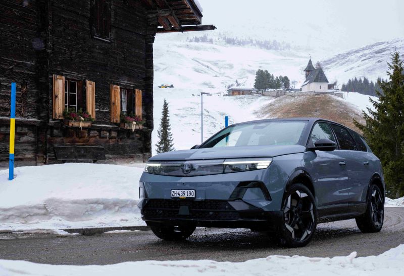Sicher durch den Winter: Der neue Opel Grandland Electric AWD zeigt seine Stärken bei Eis und Schnee