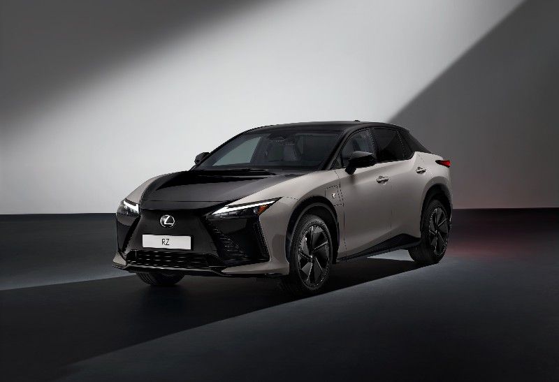 Weltpremiere des neuen Lexus RZ: mehr Power, Kontrolle und Fahrspass