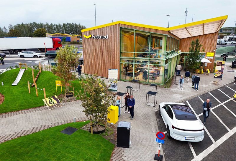 Fastned baut Schnellladenetz auf über 400 Stationen in Europa aus