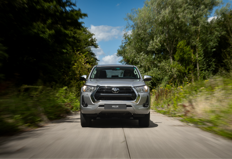   DER NEUE TOYOTA HILUX HYBRID 48V