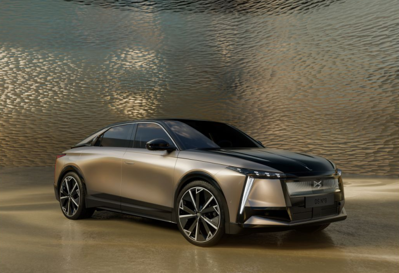 Der DS N°8 feiert Weltpremiere auf der Brussels Motor Show