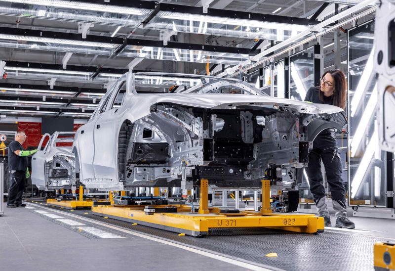 Mercedes-Benz startet Produktion der elektrischen C-Klasse in Ungarn