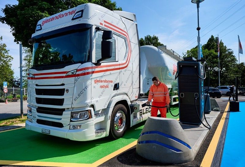 Socar eröffnet erste Schnellladestation für E-LKW an der Autobahn A1 