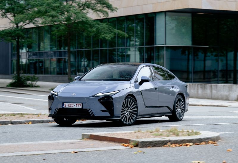 Erste Ausfahrt im neuen Lexus ES: Zwei Antriebe, ein Komfortversprechen