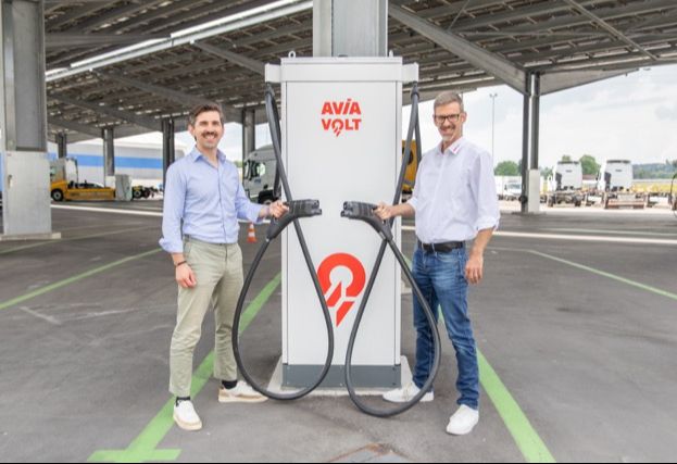 Avia Volt baut Ladenetz mit ABB und Etrel aus