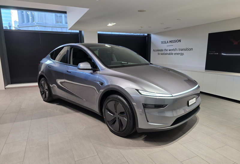 Tesla Model Y im Showroom Zürich vorgestellt