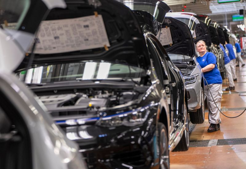 Gewinn bei VW bricht um mehr als einen Drittel ein
