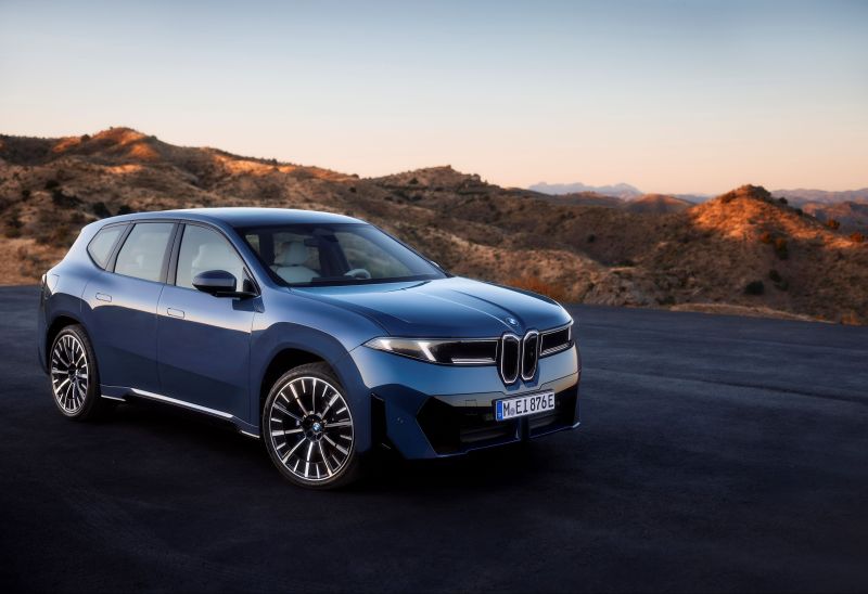 Massgeschneiderte P Zero Reifen für neuen BMW iX3