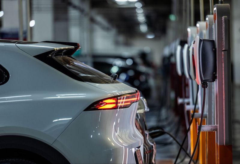 Teurer Sprit: Im September fährt mehr als jeder dritte neu zugelassene Personenwagen elektrisch