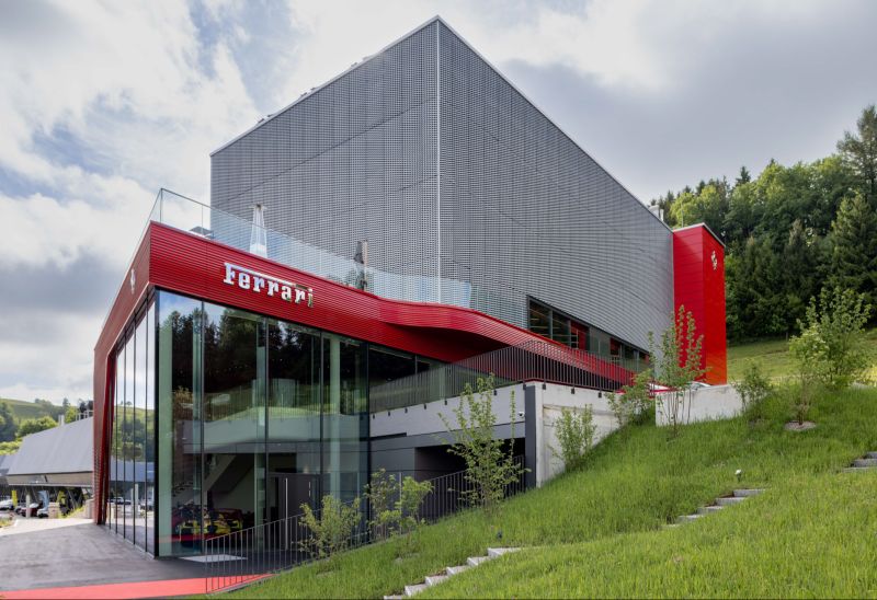 Kessel Auto Zug AG: Neuer Ferrari-Standort in Sihlbrugg