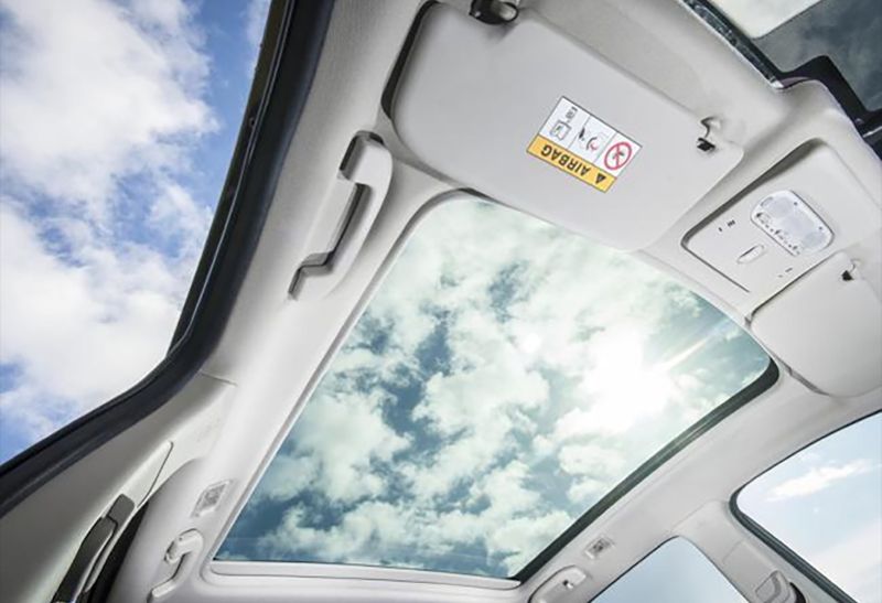 Aus- und Einbau von Panoramaglasdächern: Glas Trösch Autoglas erweitert Schulungsangebot