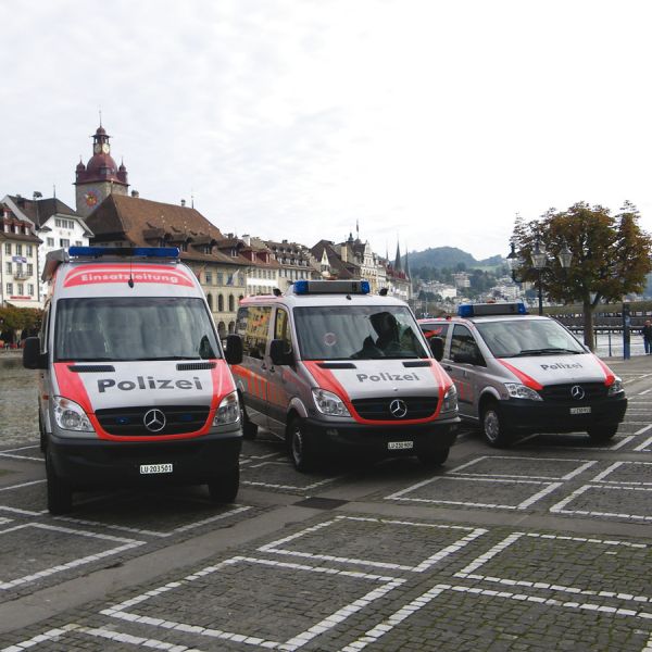 Luzerner Polizei mit Sprinter und Vito im Einsatz