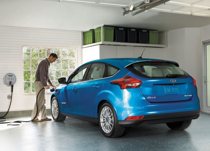 Der neue Ford Focus Electric: Weiter fahren, schneller laden