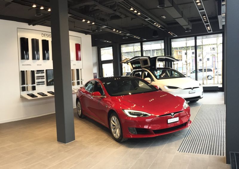 Tesla eröffnet Service-Center in Schlieren