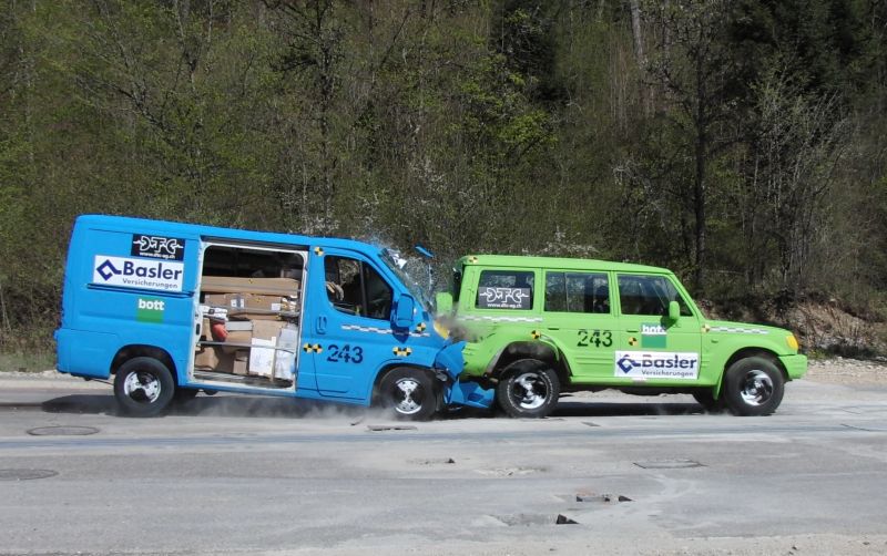 Bott beweist: Professionelle Fahrzeugeinrichtungen sind crashsicher (Teil 2)