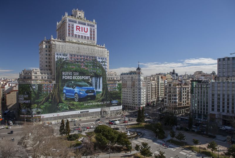 Weltrekord: Ford mit Plakat so gross wie 20 Tennisplätze