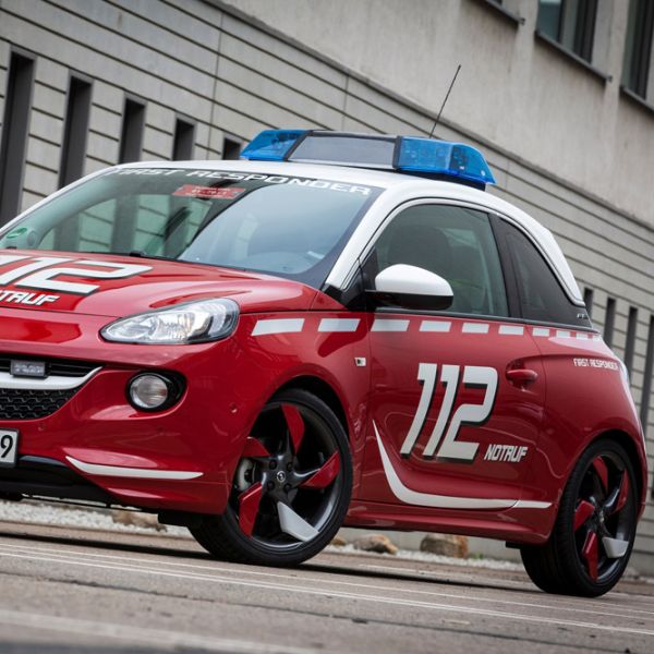   Der freche Cityflitzer Opel Adam wird zum First Responder