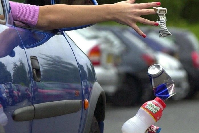   Littering auf Autobahnen bleibt Knacknuss