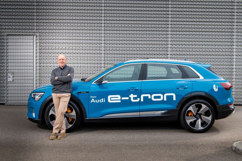 Ex-Skirennfahrer Didier Cuche fährt Audi e-tron