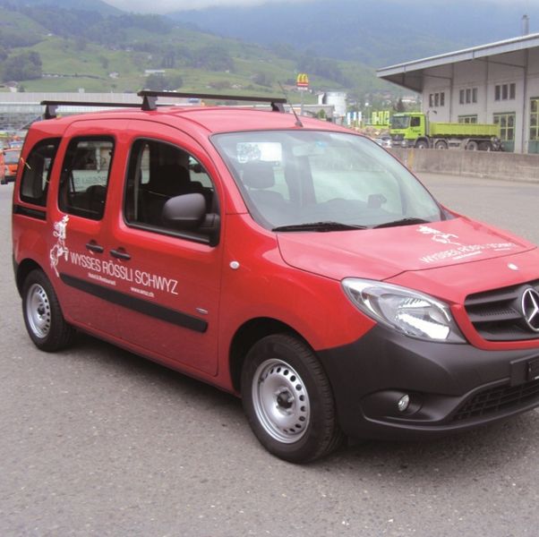   Hotel Wysses Rössli in Schwyz mit neuem Mercedes Citan