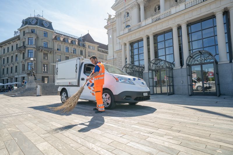 Zürcher Stadtreinigung stockt Nissan e-NV200 Elektroflotte weiter auf