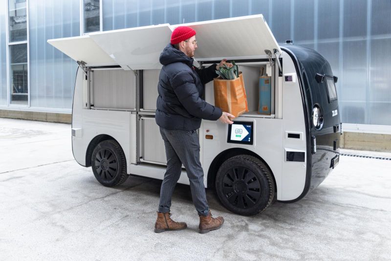   Erster selbstfahrender Lieferdienst versorgt Schindler-Mitarbeitende mit Migros-Produkten