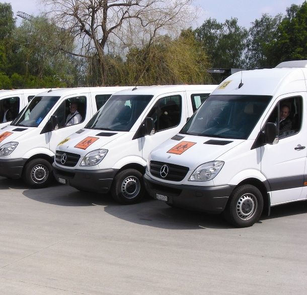   Sicher ist sicher: Funicar Reisen AG fährt die Kinder mit dem Sprinter zur Schule.