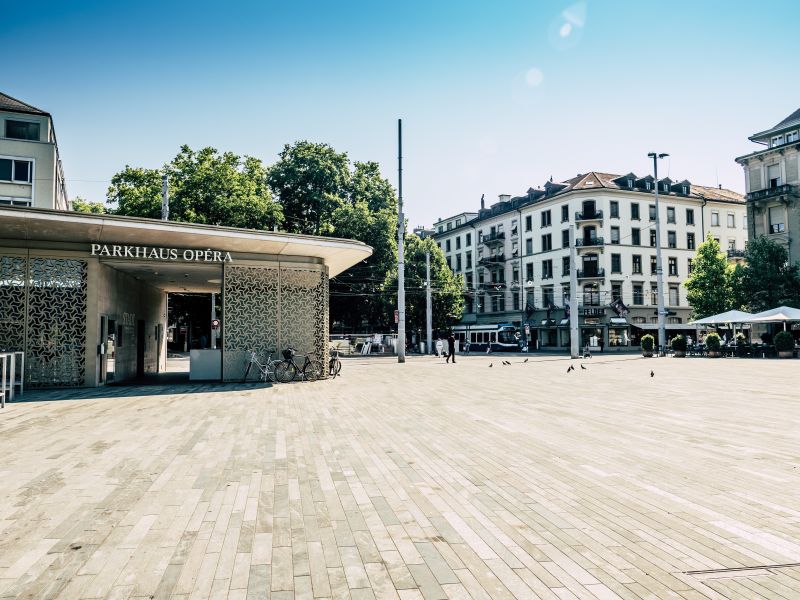   17 neue Ladestationen im Parkhaus Opéra beim Zürcher Bellevue