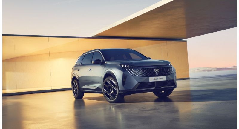   Neuer PEUGEOT E-5008: Elektro-SUV der Extraklasse