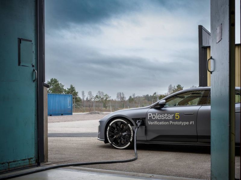   Extreme Fast Charging: Polestar 5 lädt in zehn Minuten von 10 auf 80 Prozent 