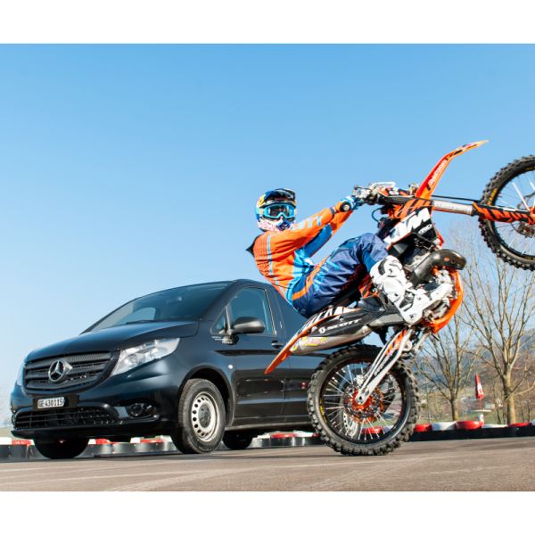   Motocross-Freestyle-Profi Mat Rebeaud schwört auf Mercedes-Benz