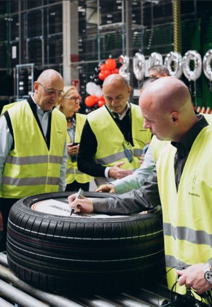 bridgestone-werk-poznan-feiert-produktion-von-200-millionen-reifen-3-6a1fce64d0eab919893193.jpg