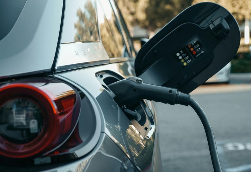 Comparis-Vergleich: Versicherungsprämien E-Autos oft günstiger 