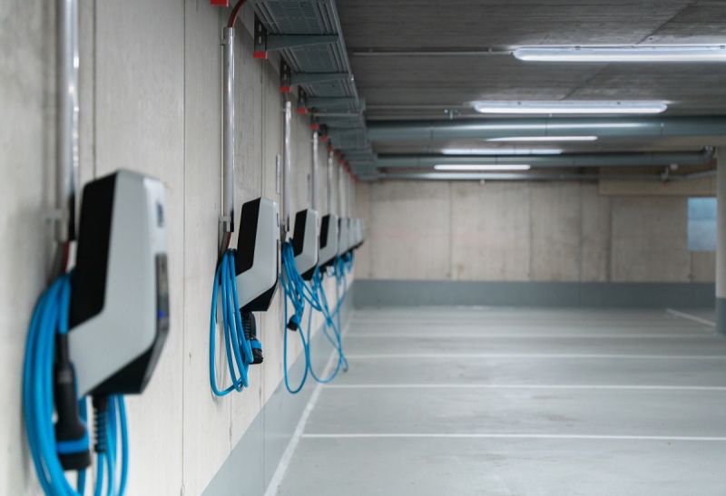 E-Autos holen in deutschen Firmenflotten auf - Verbrenner bleiben dominant