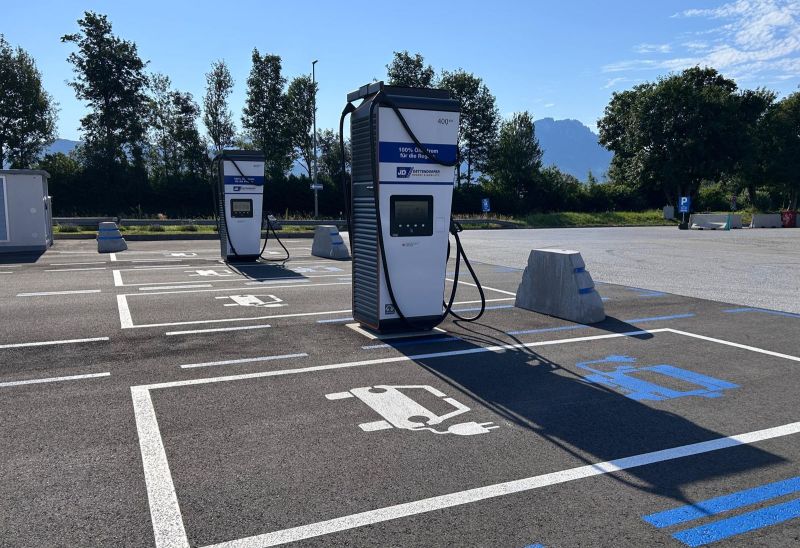 DKV Mobility erreicht Meilenstein: Über eine Million Ladepunkte für E-Fahrzeuge in Europa