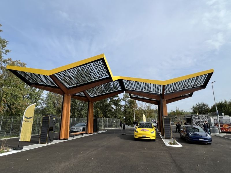 Fastned eröffnet neuen Schnellladepark auf dem A1-Rastplatz Büsisee Nord