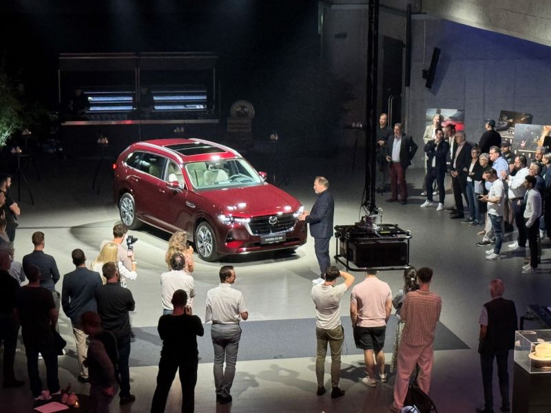 Japanisches Kunsthandwerk: Live-Performances zum Start des Mazda CX-80 