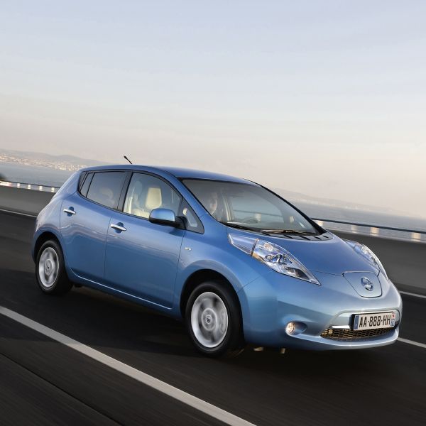 In England startet die Auslieferung des neuen Elektrofahrzeuges Nissan LEAF 