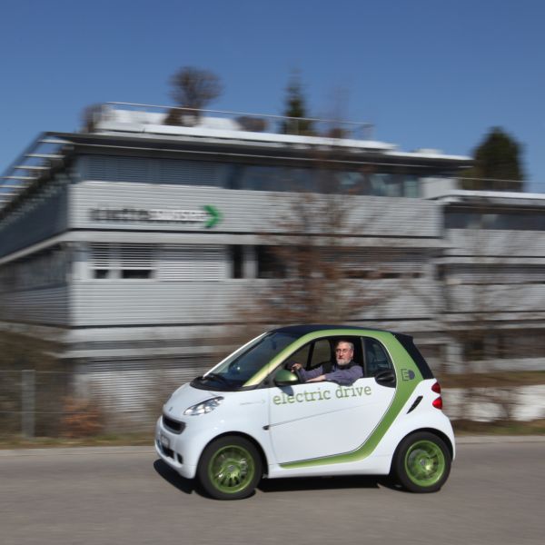 Pilotprojekt: Praxistest des smart fortwo electric drive in Zürich