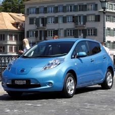 Nissan LEAF startet mit Elektromobilitäts-Paket