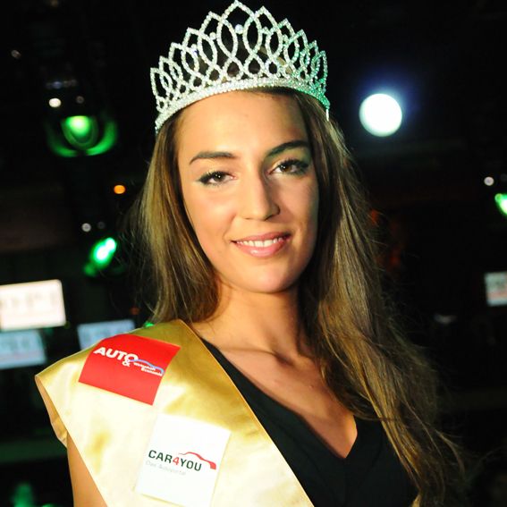 Camille ist Miss Autosalon 2012