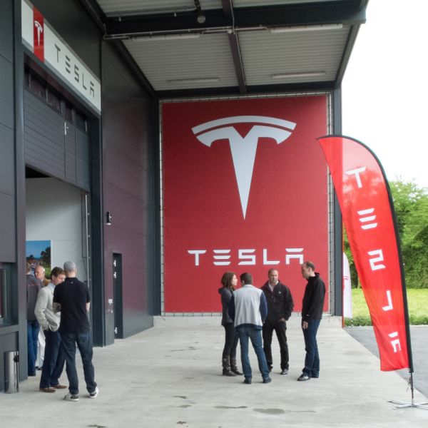 Tesla eröffnet 2. Service-Center