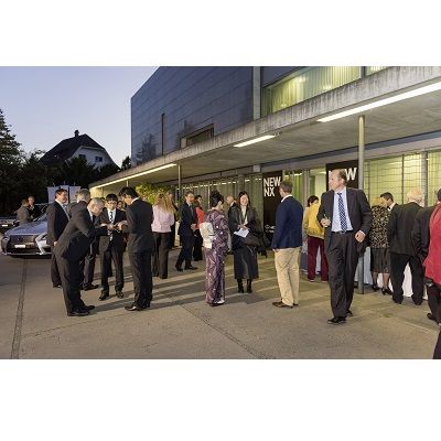 Lexus in der japanischen Botschaft in Bern