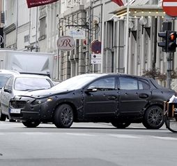 Volvo testet Fussgängererkennung in getarntem S60