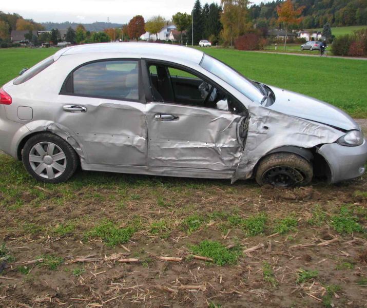 Alkohol + Drogen + SMS während der Fahrt = Unfall