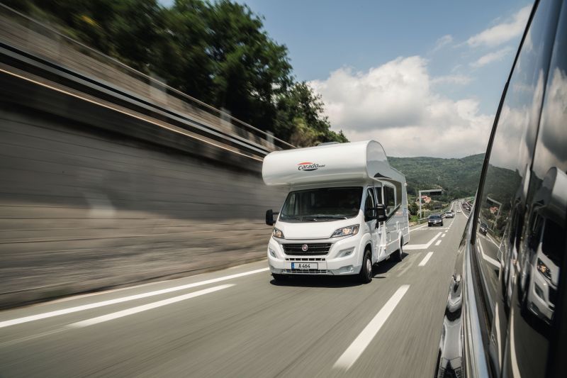 Sicher unterwegs im Wohnmobil: Crash-Test zeigt Gefahren auf