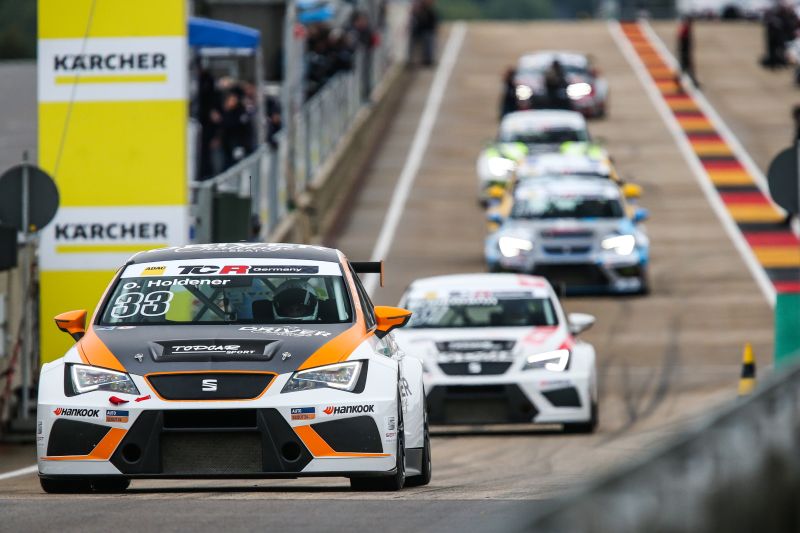 «Autoscout24 Young Driver Challenge»: Renndebüt am Sachsenring geglückt  