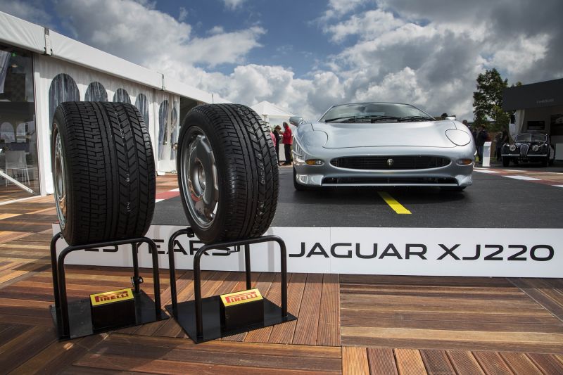 Jaguar XJ 220: Ein Pirelli-Reifen zum 25. Geburtstag